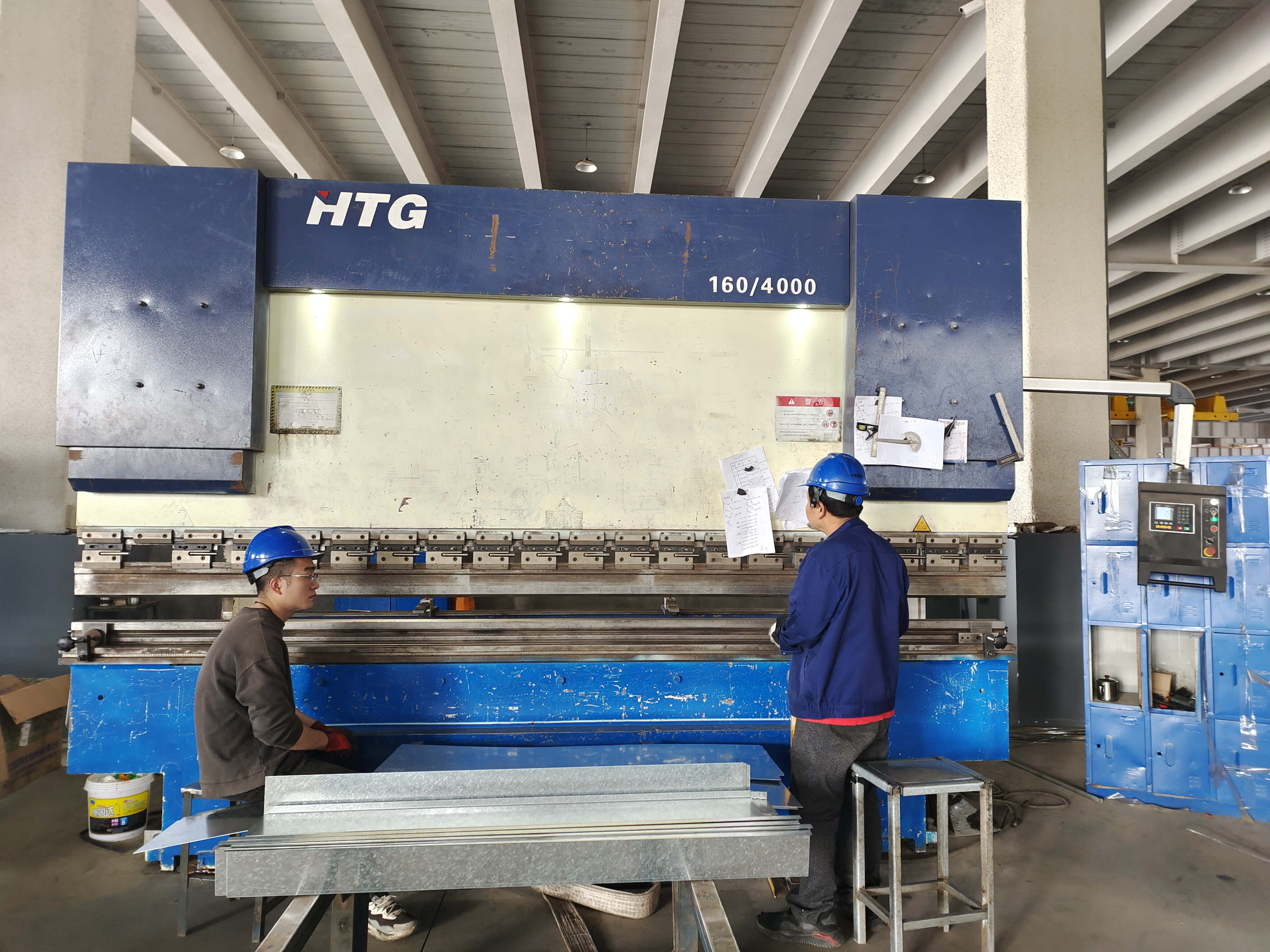 160T4000 bending machine, which can be folded 0.3-4.75, the length is 4000,